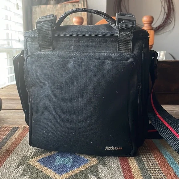 Nikon N4004s, Accessories, Manuals and Bag - Picture 9 of 11